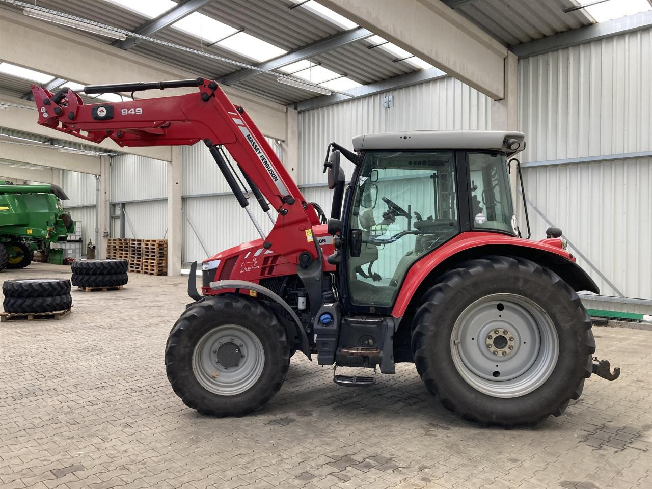 Massey Ferguson 5611 Dyna 4 - Трактор: фото 2 Massey Ferguson 5611 Dyna 4 - Трактор: фото 2