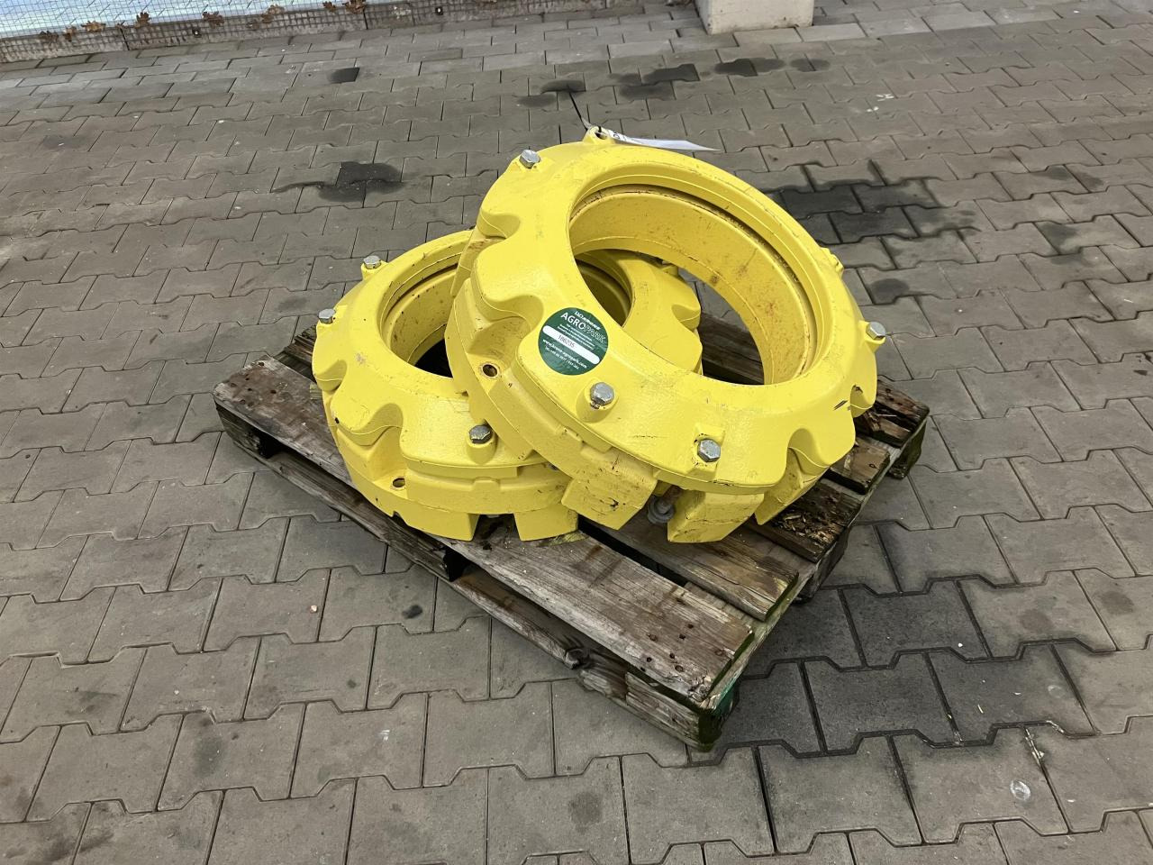 John Deere 2x 205+72 kg - Запчасти для Сельскохозяйственной техники: фото 1 John Deere 2x 205+72 kg - Запчасти для Сельскохозяйственной техники: фото 1