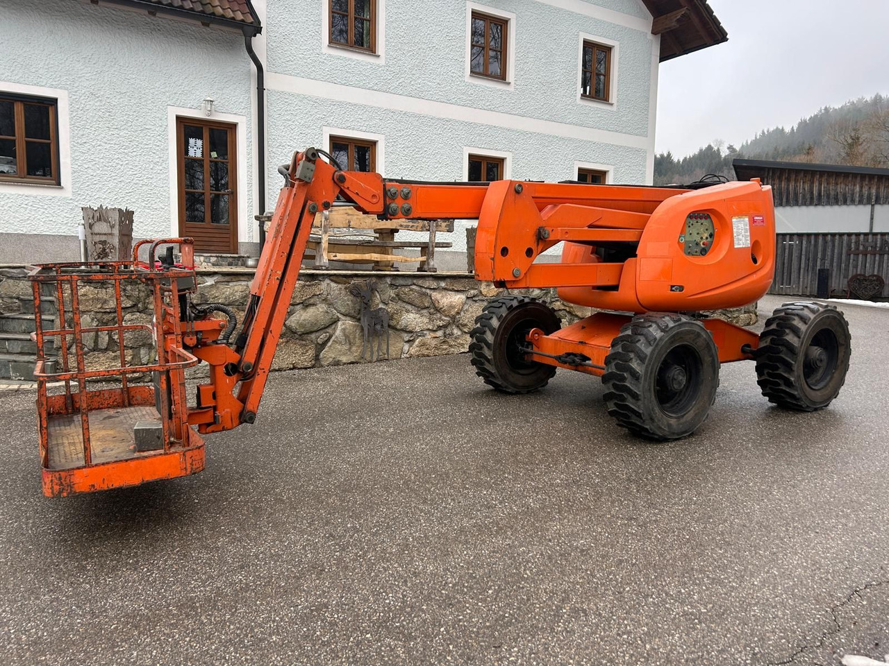 - Коленчатый подъемник: фото 1 - Коленчатый подъемник: фото 1