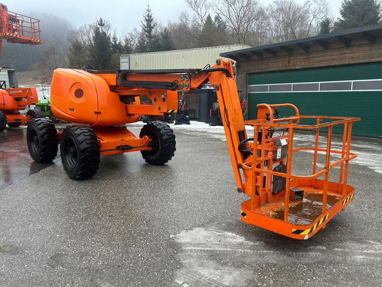 - Коленчатый подъемник: фото 1 - Коленчатый подъемник: фото 1