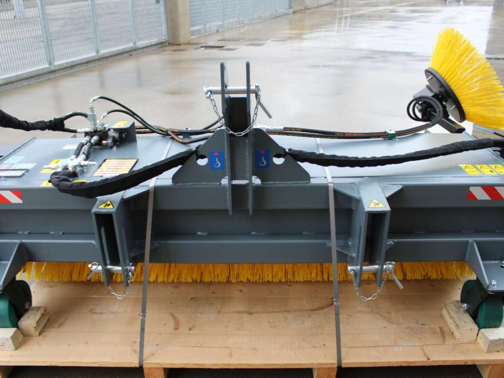 CM Crusher CBS 150 Sweeping Bucket - Щетка для Мини-погрузчиков с бортовым поворотом: фото 2 CM Crusher CBS 150 Sweeping Bucket - Щетка для Мини-погрузчиков с бортовым поворотом: фото 2