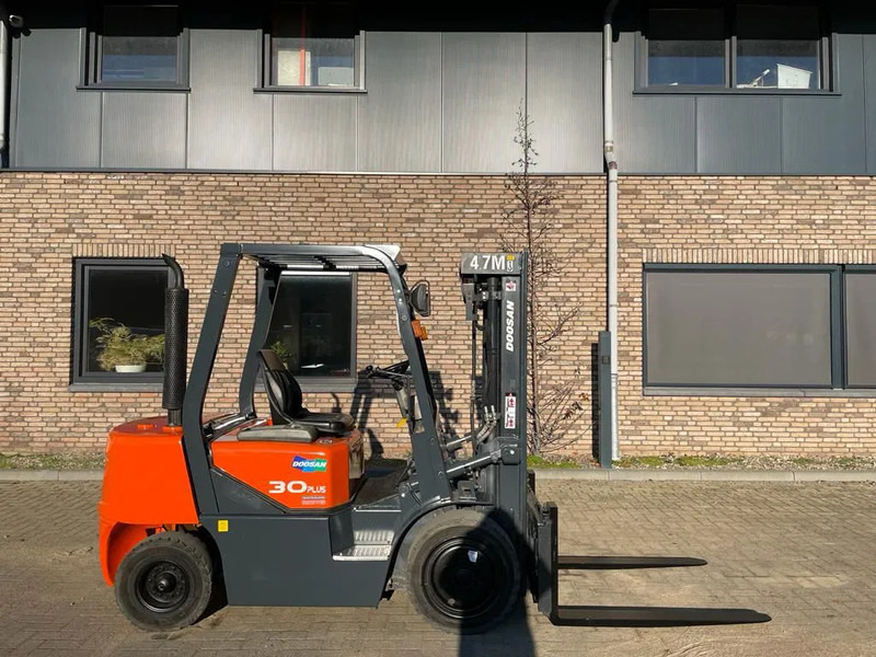Дизельный погрузчик Doosan D30G Yanmar 3 ton Triplex Freelift Sideshift Diesel Heftruck 470 cm hefhoogte: фото 14