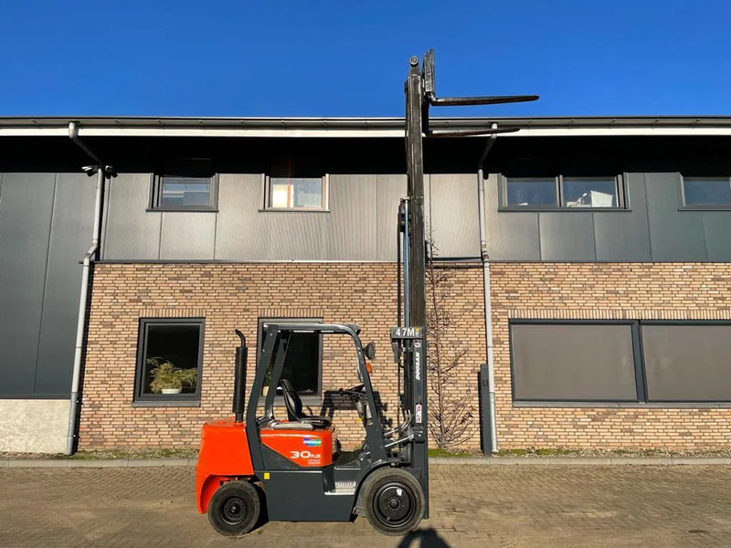 Дизельный погрузчик Doosan D30G Yanmar 3 ton Triplex Freelift Sideshift Diesel Heftruck 470 cm hefhoogte: фото 18