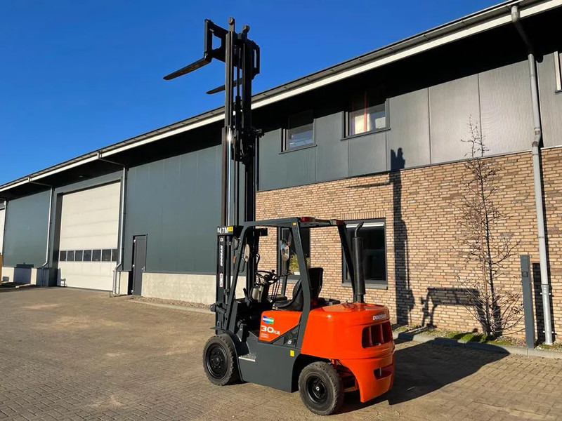 Дизельный погрузчик Doosan D30G Yanmar 3 ton Triplex Freelift Sideshift Diesel Heftruck 470 cm hefhoogte: фото 9