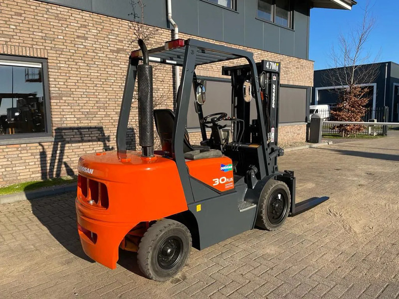 Дизельный погрузчик Doosan D30G Yanmar 3 ton Triplex Freelift Sideshift Diesel Heftruck 470 cm hefhoogte: фото 7