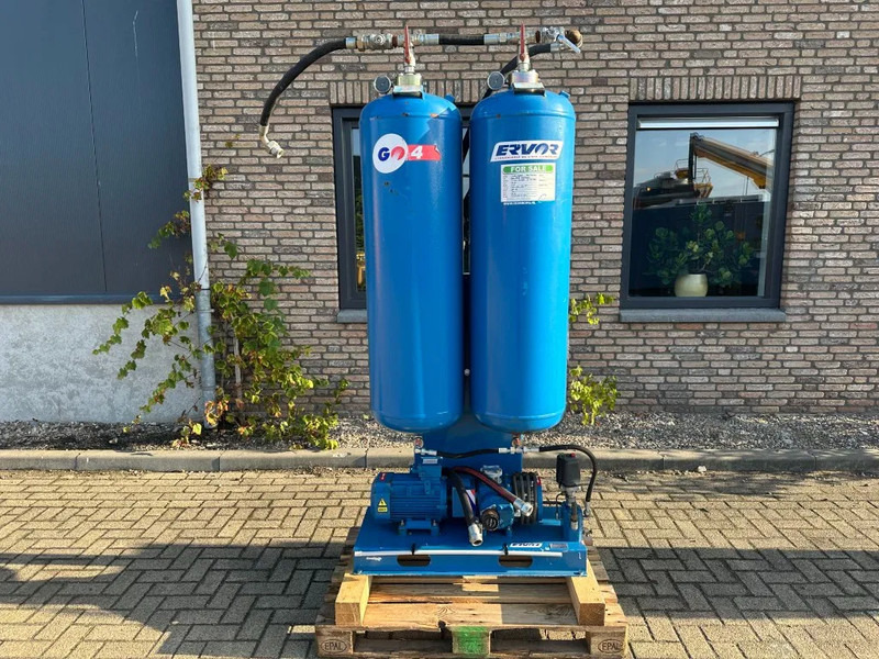 Hogedruk Hogedruk Luchtstart Air starter 30 Bar 15 kW 2 x 150 liter air tank - Насос для воды: фото 1 Hogedruk Hogedruk Luchtstart Air starter 30 Bar 15 kW 2 x 150 liter air tank - Насос для воды: фото 1