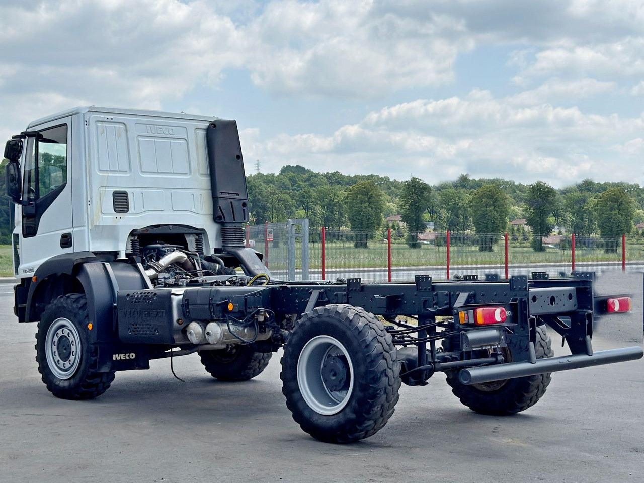 Iveco EUROCARGO 110-250* PLATFORM 4,60 m* 4x4 - Грузовик-шасси: фото 5 Iveco EUROCARGO 110-250* PLATFORM 4,60 m* 4x4 - Грузовик-шасси: фото 5