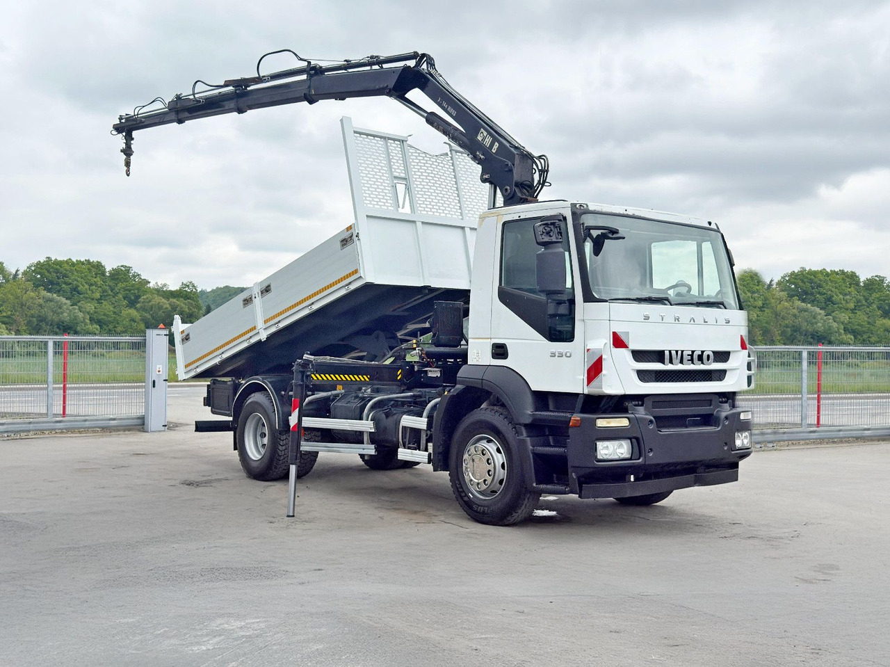 Iveco STRALIS 330 *HIAB 144 BS-3 HIDUO* TOPZUSTAND - Самосвал, Автоманипулятор: фото 2 Iveco STRALIS 330 *HIAB 144 BS-3 HIDUO* TOPZUSTAND - Самосвал, Автоманипулятор: фото 2