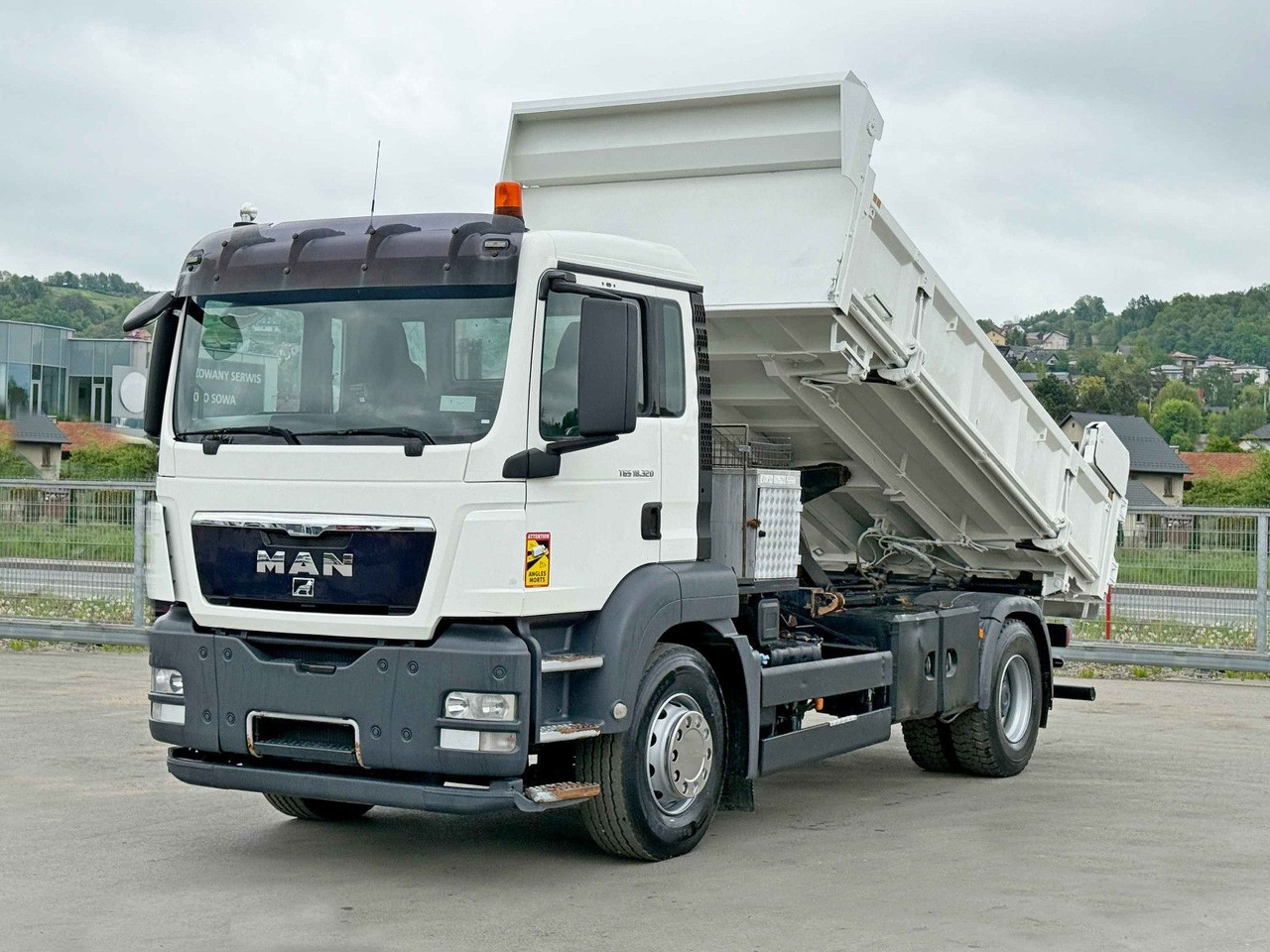 MAN TGS 18.320 * KIPPER 4,95m + BORDMATIC*TOPZUSTAND - Самосвал, Автоманипулятор: фото 1 MAN TGS 18.320 * KIPPER 4,95m + BORDMATIC*TOPZUSTAND - Самосвал, Автоманипулятор: фото 1