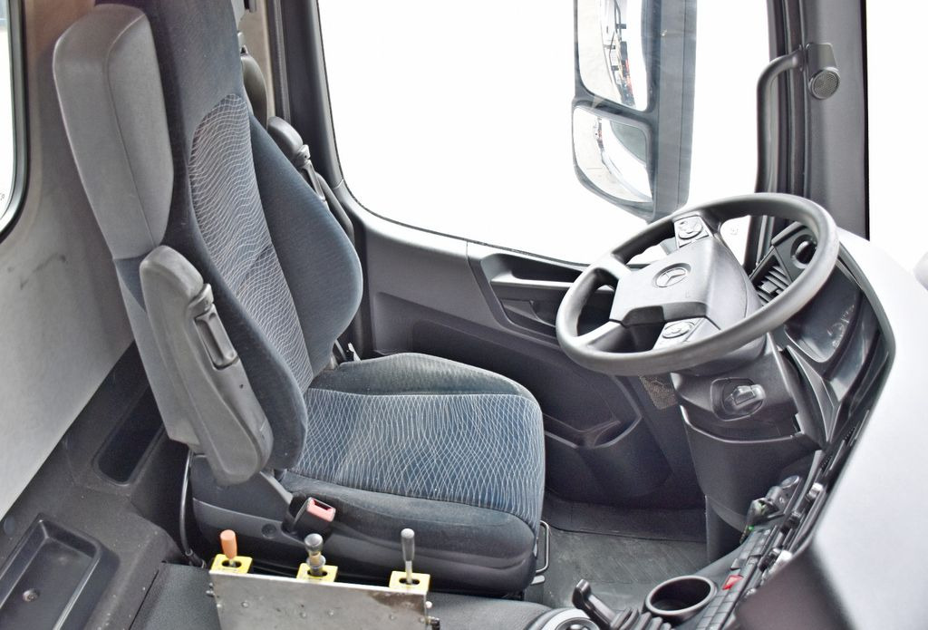 Фото интерьера 3: Mercedes-Benz AROCS 2635* FASSI F165AZ.0.22 + FUNK * 6x4 Mercedes-Benz AROCS 2635* FASSI F165AZ.0.22 + FUNK * 6x4 в лизинг Mercedes-Benz AROCS 2635* FASSI F165AZ.0.22 + FUNK * 6x4 Mercedes-Benz AROCS 2635* FASSI F165AZ.0.22 + FUNK * 6x4