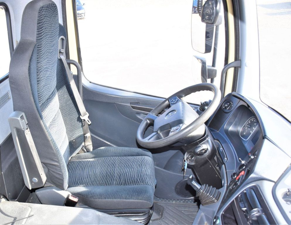 Фото интерьера 3: Крюковой мультилифт, Автоманипулятор Mercedes-Benz ATEGO 1221 * ABROLLKIPPER * TOPZUSTAND Mercedes-Benz ATEGO 1221 * ABROLLKIPPER * TOPZUSTAND