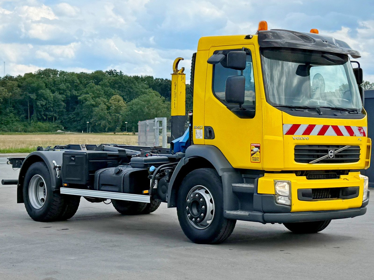 Volvo FL 240 * Abrollkipper * HMF 270 K2 * TOPZUSTAND - Крюковой мультилифт: фото 3 Volvo FL 240 * Abrollkipper * HMF 270 K2 * TOPZUSTAND - Крюковой мультилифт: фото 3