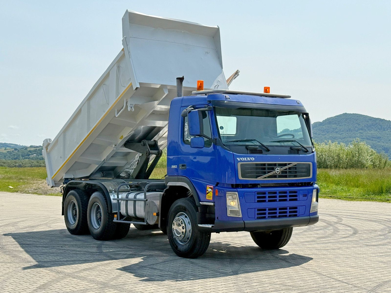 Volvo FM 380 Kipper 5,20 m + BORDMATIC / 6x4 - Самосвал, Автоманипулятор: фото 1 Volvo FM 380 Kipper 5,20 m + BORDMATIC / 6x4 - Самосвал, Автоманипулятор: фото 1