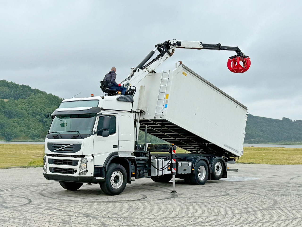 Volvo FM 420 Kipper 6,20 m * EPSILON Q150L75 *TOP - Самосвал, Автоманипулятор: фото 2 Volvo FM 420 Kipper 6,20 m * EPSILON Q150L75 *TOP - Самосвал, Автоманипулятор: фото 2