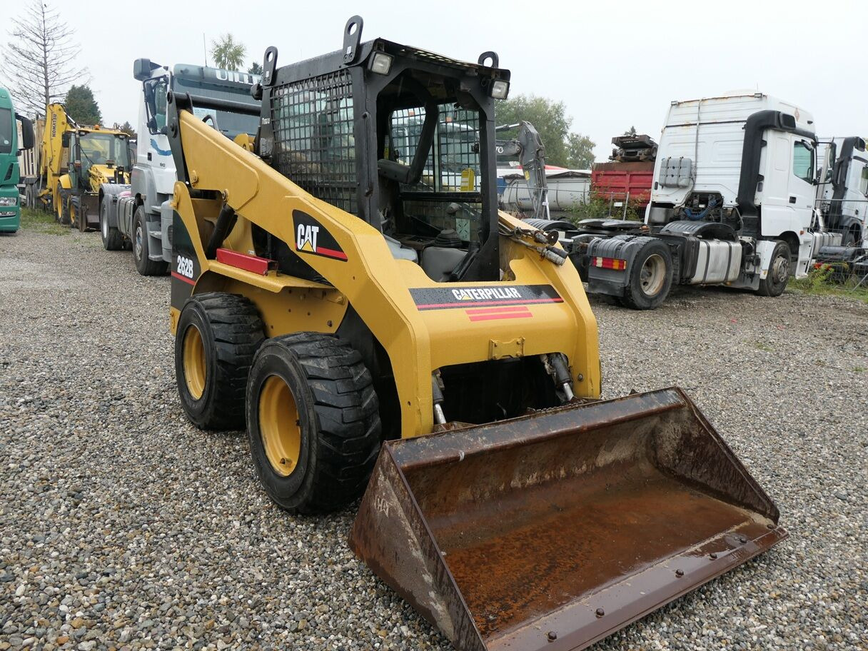 Caterpillar 262 B - Мини-погрузчик с бортовым поворотом: фото 1 Caterpillar 262 B - Мини-погрузчик с бортовым поворотом: фото 1