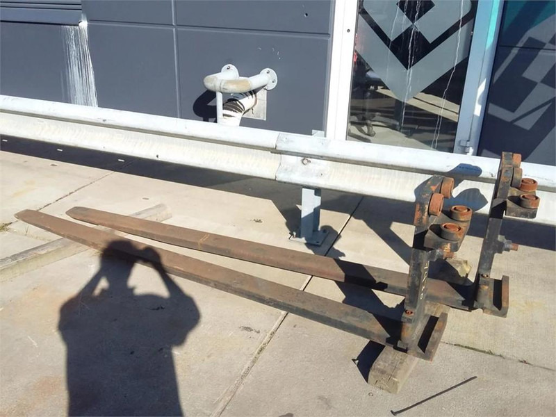 Kalmar ROLL-TYPE 2440X125X50 - Вилы для Погрузочно-разгрузочной техники: фото 1 Kalmar ROLL-TYPE 2440X125X50 - Вилы для Погрузочно-разгрузочной техники: фото 1