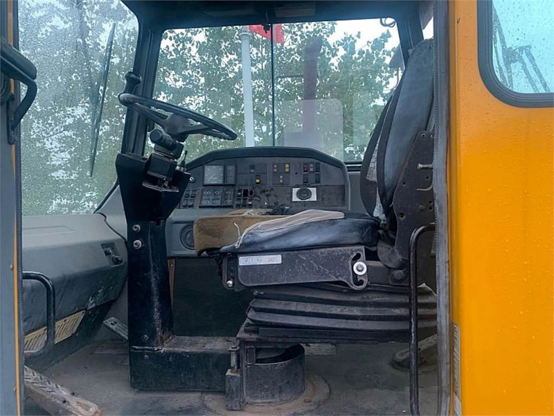 Терминальный тягач Sisu TRX182A4L2C18: фото 8