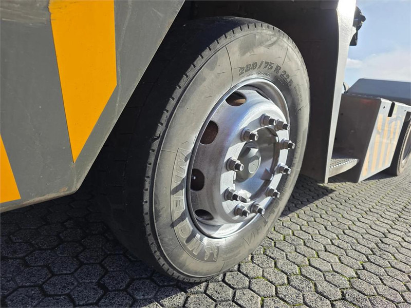 Терминальный тягач Terberg YT222: фото 12