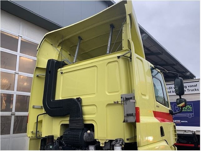 DAF CF Sleeper Cab L2 H1 Euro6 - Кабина и интерьер для Грузовиков: фото 4 DAF CF Sleeper Cab L2 H1 Euro6 - Кабина и интерьер для Грузовиков: фото 4