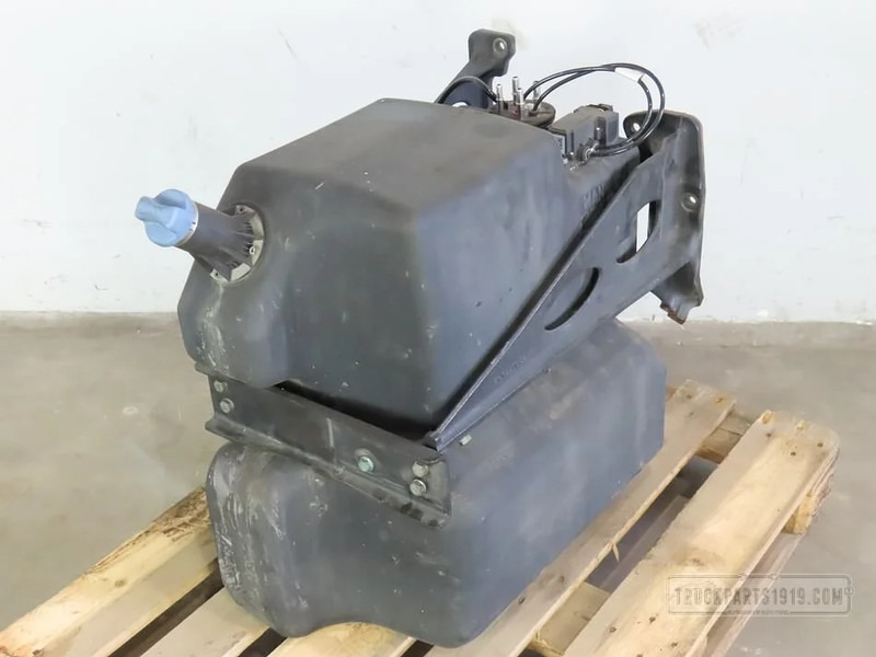 MAN Exhaust System AdBlue tank 80L - Глушитель/ Выхлопная система для Грузовиков: фото 1 MAN Exhaust System AdBlue tank 80L - Глушитель/ Выхлопная система для Грузовиков: фото 1