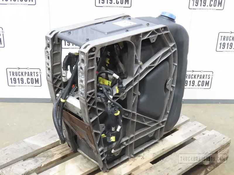 Volvo 21219301 AdBlue tank Volvo - Глушитель/ Выхлопная система для Грузовиков: фото 2 Volvo 21219301 AdBlue tank Volvo - Глушитель/ Выхлопная система для Грузовиков: фото 2