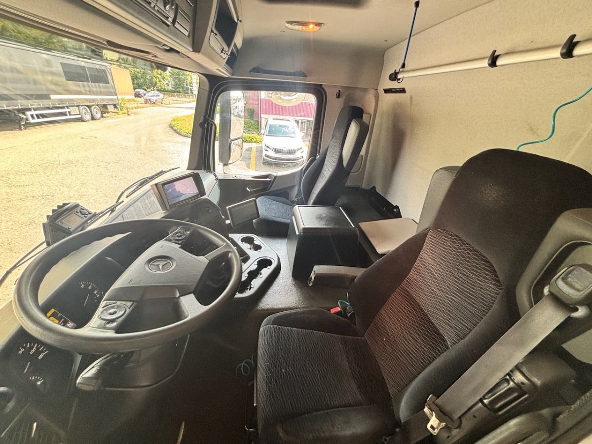 MERCEDES Antos 1824 - Грузовик с закрытым кузовом: фото 4 MERCEDES Antos 1824 - Грузовик с закрытым кузовом: фото 4