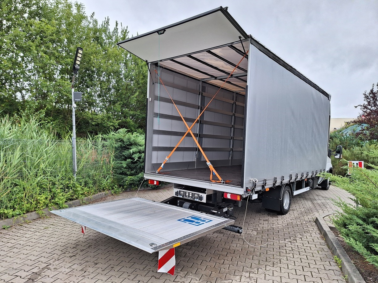 Iveco Daily 70C18 Backsleeper BÄR - Тентованный грузовик: фото 5 Iveco Daily 70C18 Backsleeper BÄR - Тентованный грузовик: фото 5
