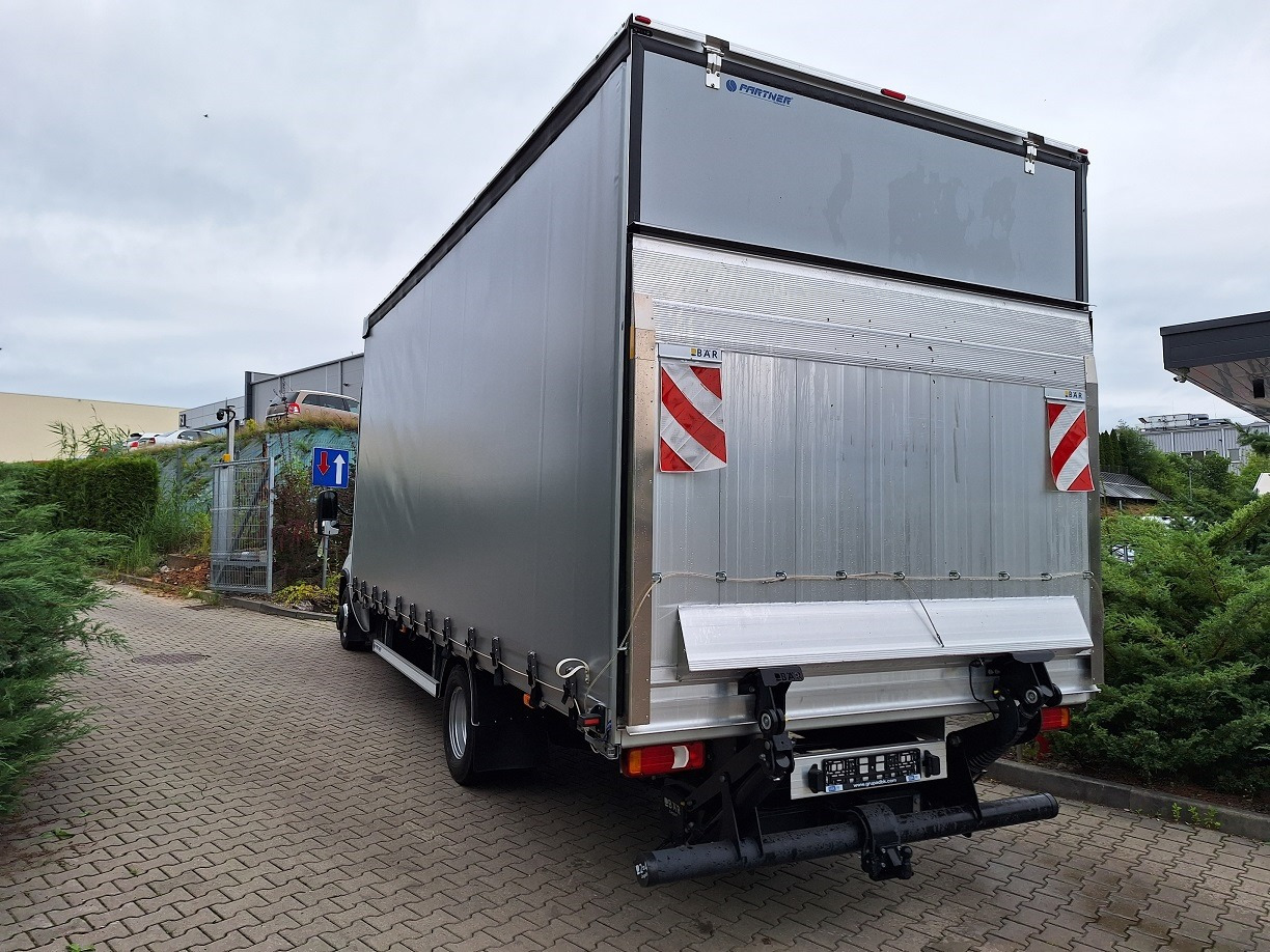 Iveco Daily 70C18 Backsleeper BÄR - Тентованный грузовик: фото 2 Iveco Daily 70C18 Backsleeper BÄR - Тентованный грузовик: фото 2