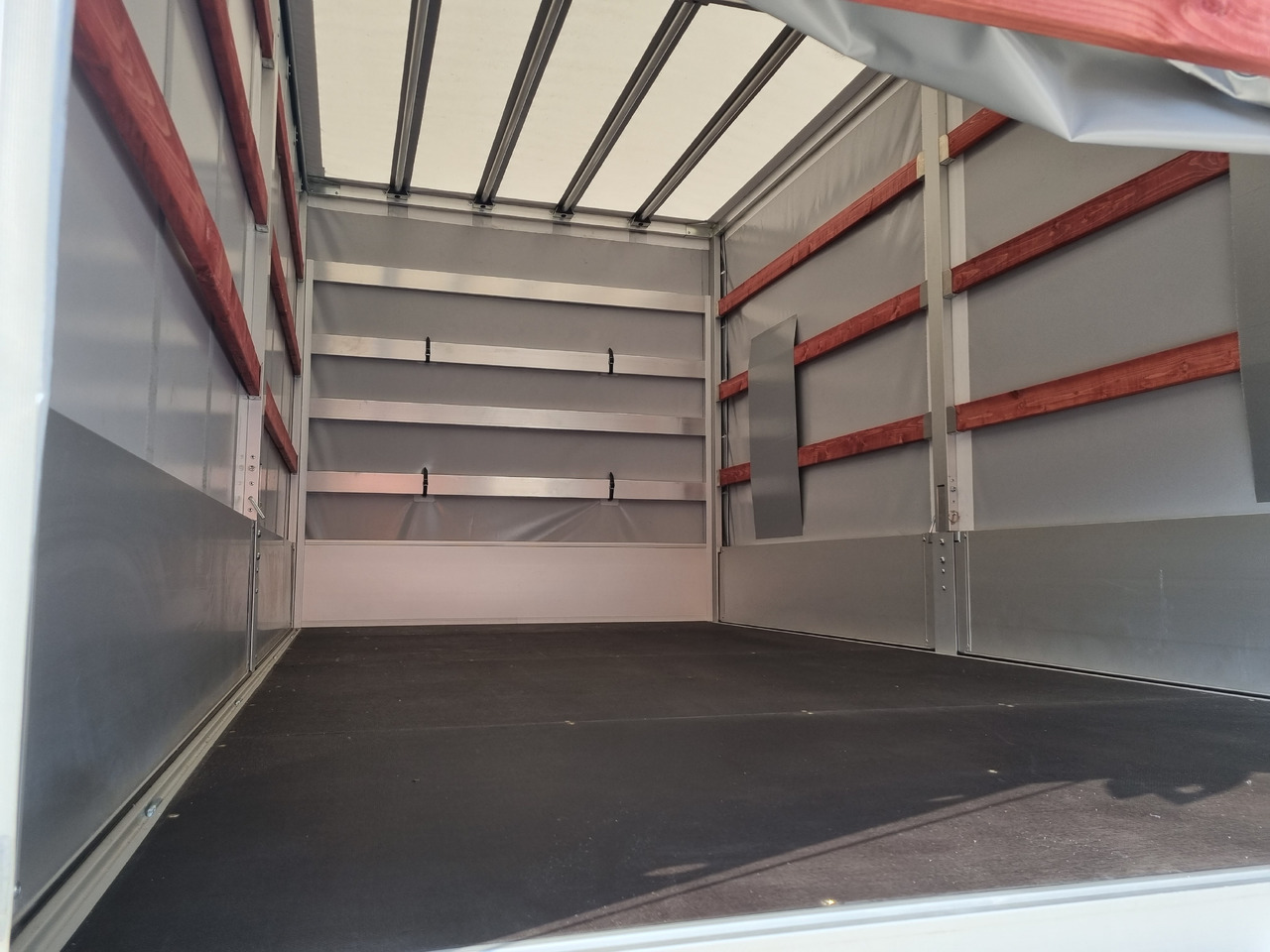 Renault Master 170 8 Pal Dachspoiler - Тентованный фургон: фото 3 Renault Master 170 8 Pal Dachspoiler - Тентованный фургон: фото 3