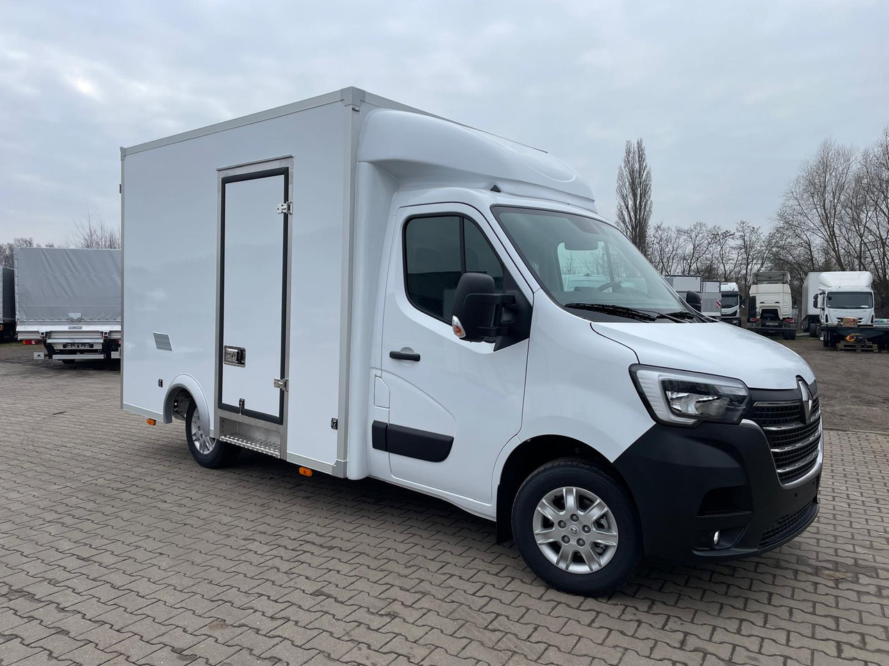 Renault Master Isolierte Koffer Platform - Малотоннажный фургон: фото 1 Renault Master Isolierte Koffer Platform - Малотоннажный фургон: фото 1
