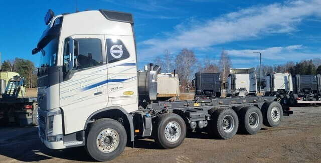 Volvo FH750 uusi moottori/vaihteisto - Грузовик-шасси: фото 1 Volvo FH750 uusi moottori/vaihteisto - Грузовик-шасси: фото 1