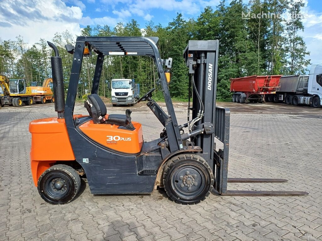 Doosan D30 GP PLUS - Дизельный погрузчик: фото 3 Doosan D30 GP PLUS - Дизельный погрузчик: фото 3