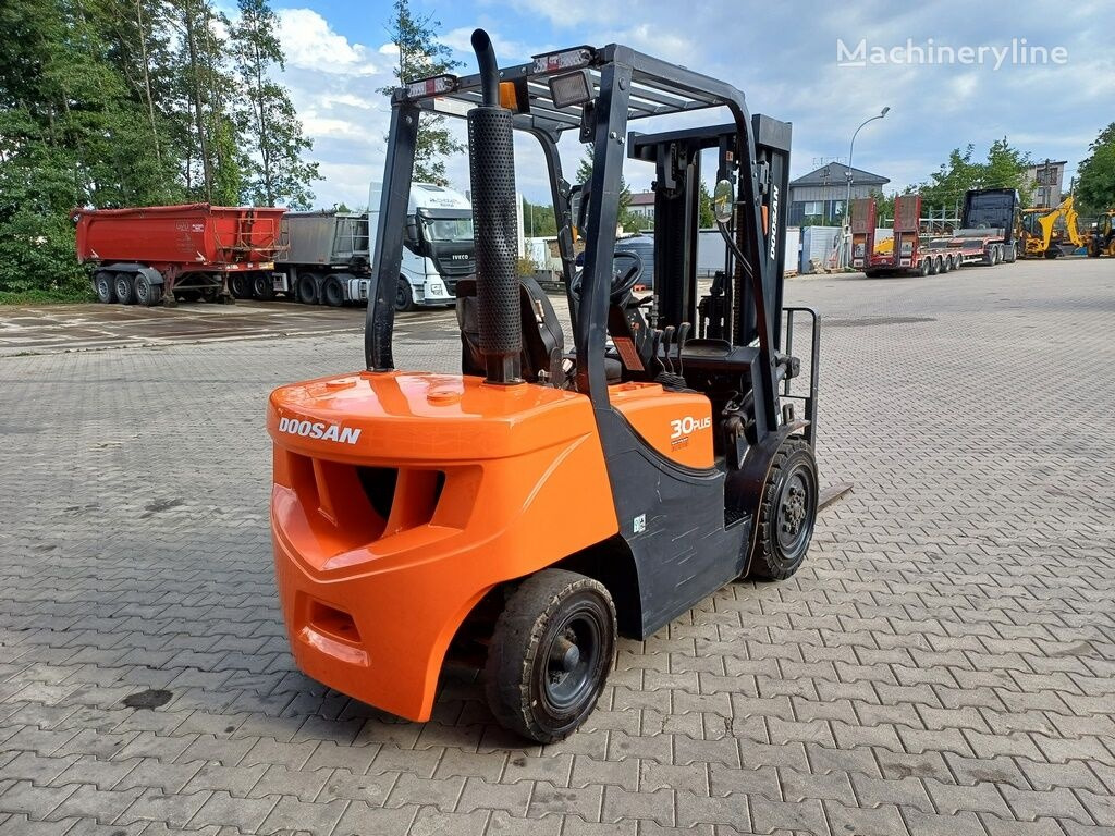 Doosan D30 GP PLUS - Дизельный погрузчик: фото 4 Doosan D30 GP PLUS - Дизельный погрузчик: фото 4