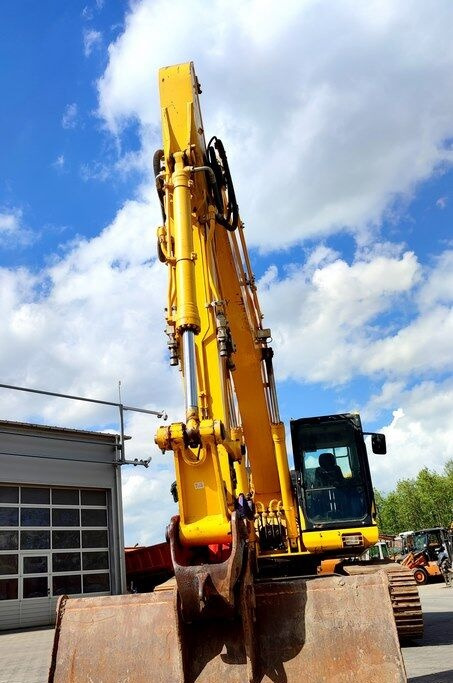 Komatsu PC210LC-11 - Гусеничный экскаватор: фото 3 Komatsu PC210LC-11 - Гусеничный экскаватор: фото 3