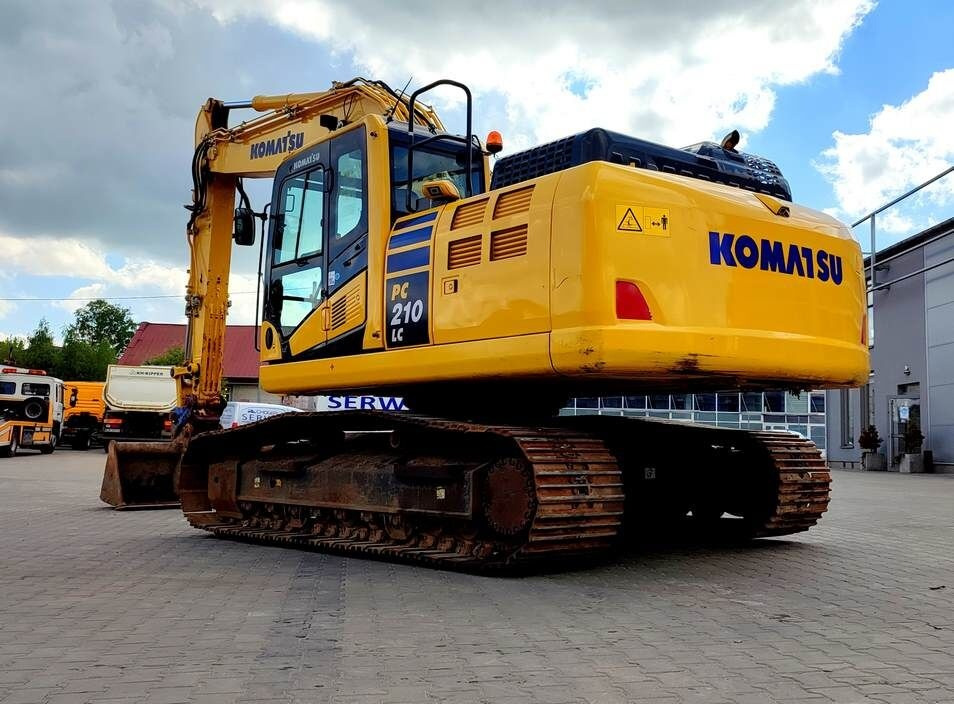 Komatsu PC210LC-11 - Гусеничный экскаватор: фото 2 Komatsu PC210LC-11 - Гусеничный экскаватор: фото 2