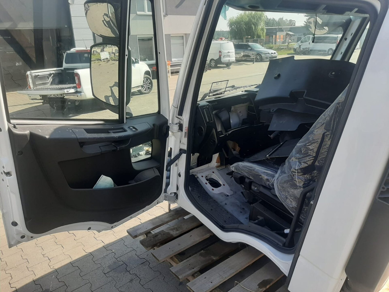 IVECO EUROCARGO 150-280 EURO 5-6 CABINE 4X4 NIEUW HANDMATIG 000135 - Кабина для Грузовиков: фото 2 IVECO EUROCARGO 150-280 EURO 5-6 CABINE 4X4 NIEUW HANDMATIG 000135 - Кабина для Грузовиков: фото 2