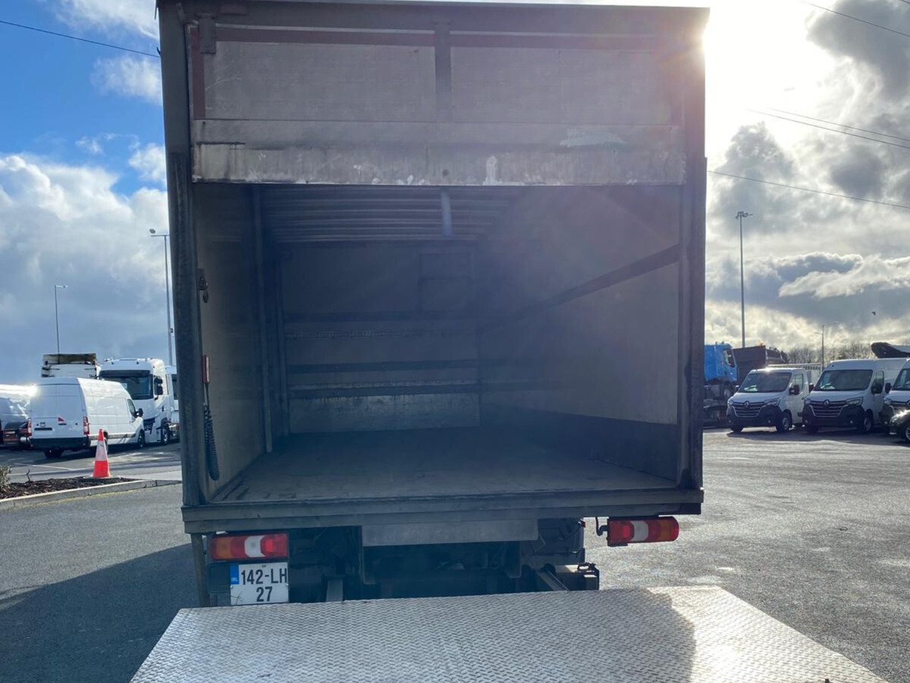 Грузовик с закрытым кузовом 2014 Mercedes Atego 1524: фото 10