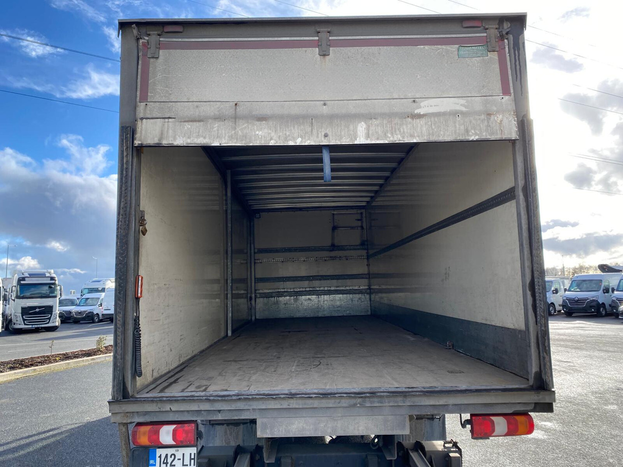 Грузовик с закрытым кузовом 2014 Mercedes Atego 1524: фото 9