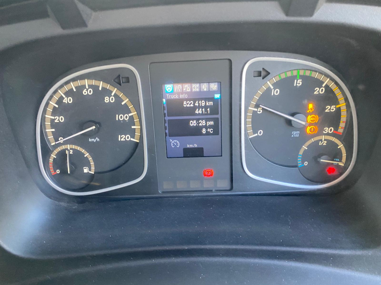 Грузовик с закрытым кузовом 2014 Mercedes Atego 1524: фото 13