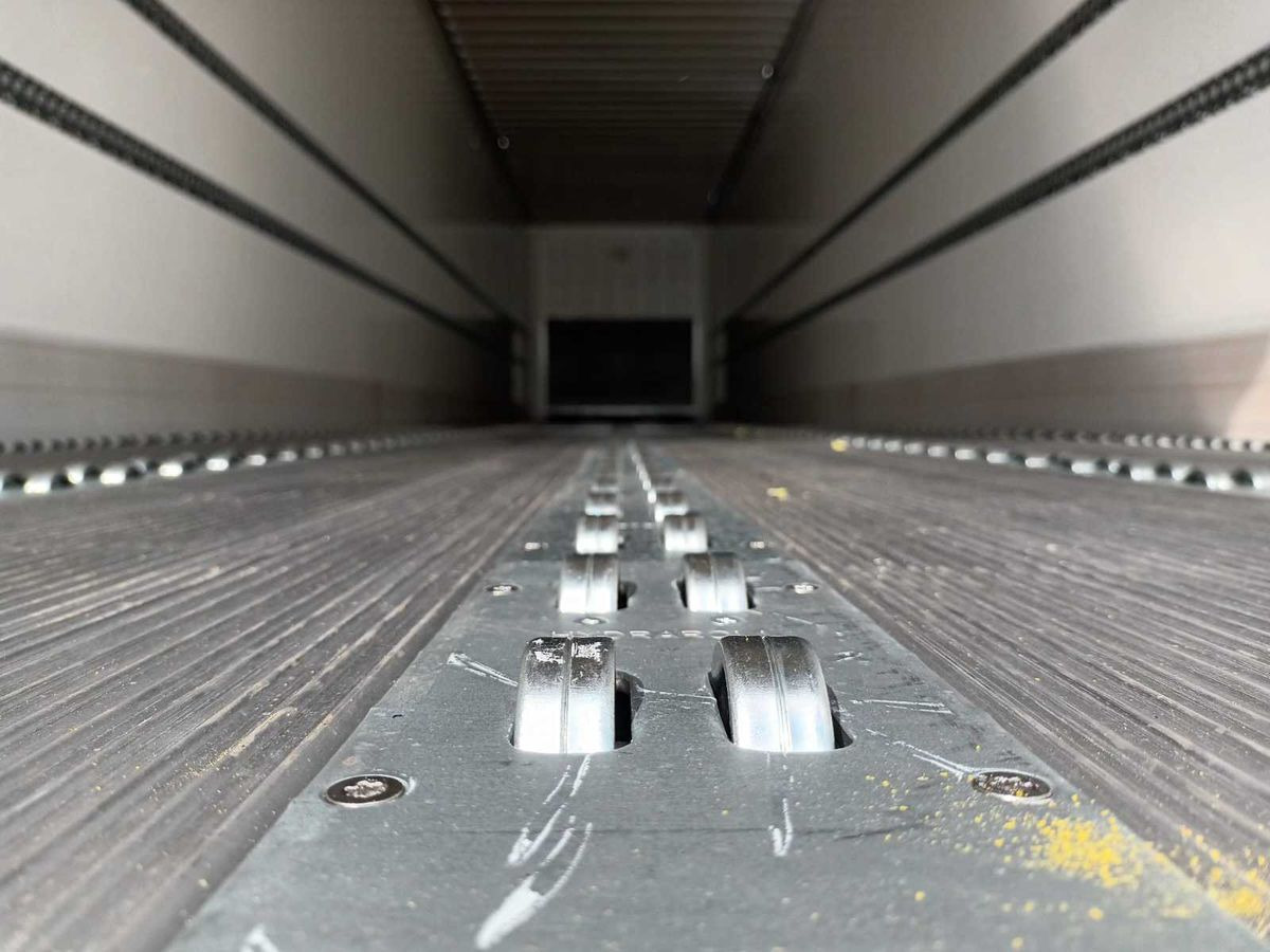 Krone Dry liner with Rollerbed floor Airfreight for sale - Полуприцеп-фургон: фото 3 Krone Dry liner with Rollerbed floor Airfreight for sale - Полуприцеп-фургон: фото 3