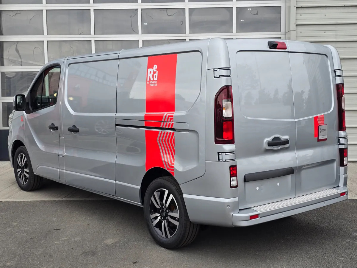 NEW Renault Trafic Exclusive 170BHP/150BHP Auto Highland Silver - Цельнометаллический фургон: фото 5 NEW Renault Trafic Exclusive 170BHP/150BHP Auto Highland Silver - Цельнометаллический фургон: фото 5