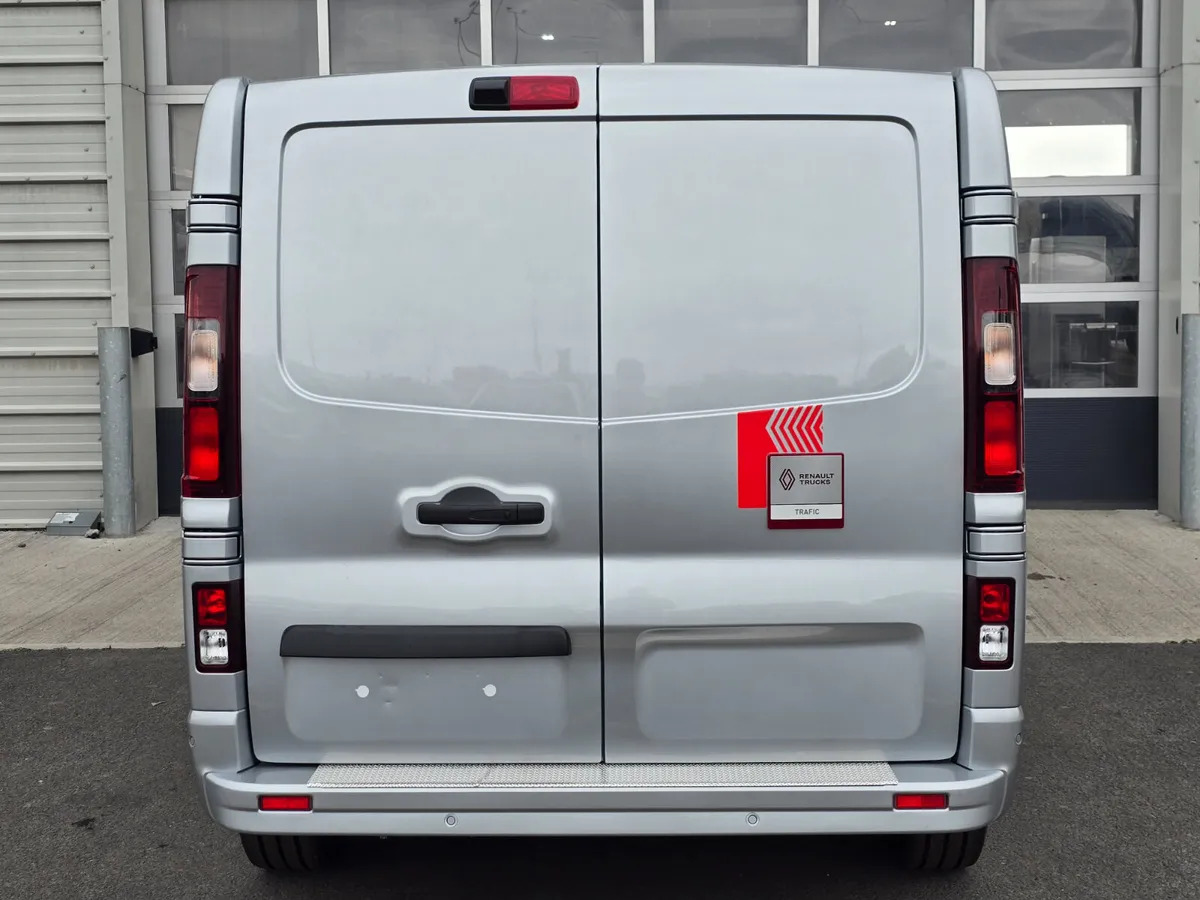 NEW Renault Trafic Exclusive 170BHP/150BHP Auto Highland Silver - Цельнометаллический фургон: фото 3 NEW Renault Trafic Exclusive 170BHP/150BHP Auto Highland Silver - Цельнометаллический фургон: фото 3