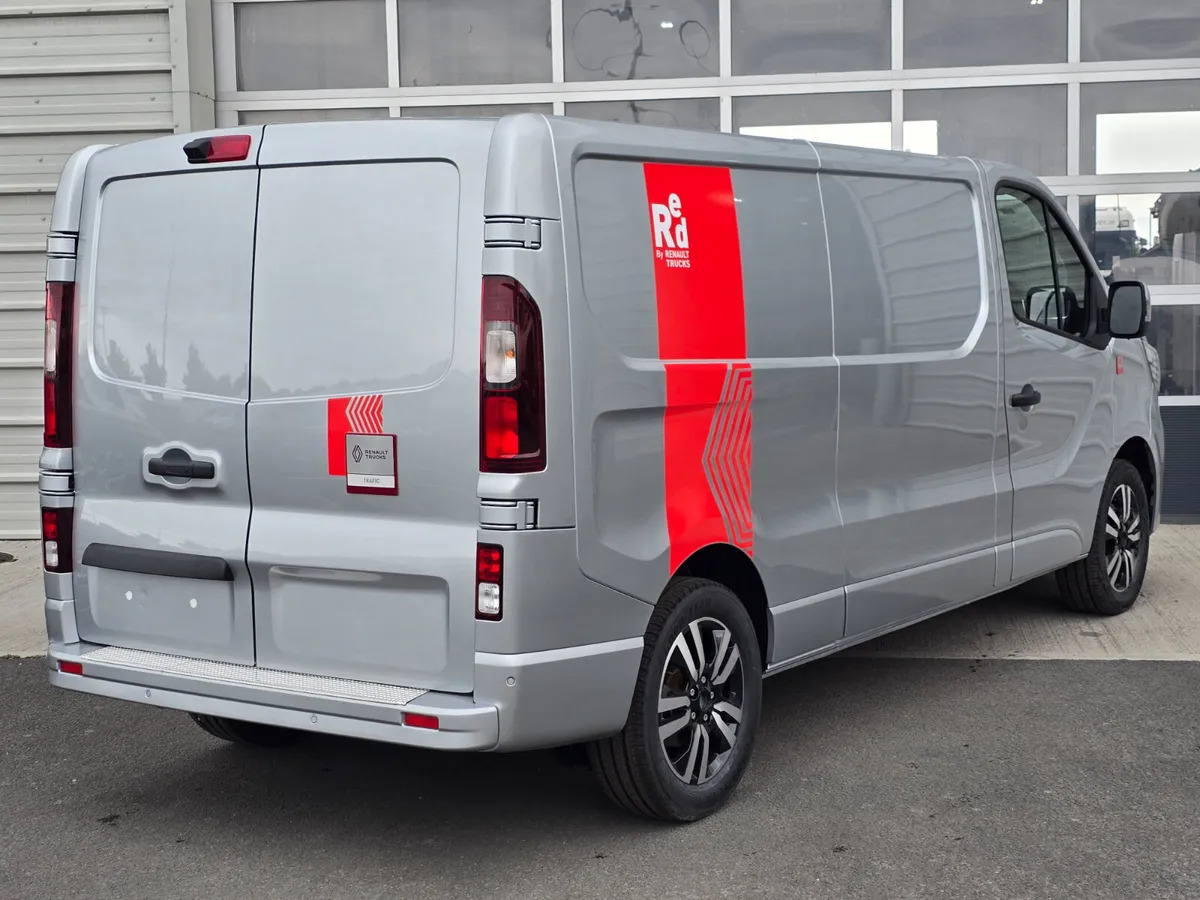 NEW Renault Trafic Exclusive 170BHP/150BHP Manual Silver - Цельнометаллический фургон: фото 2 NEW Renault Trafic Exclusive 170BHP/150BHP Manual Silver - Цельнометаллический фургон: фото 2