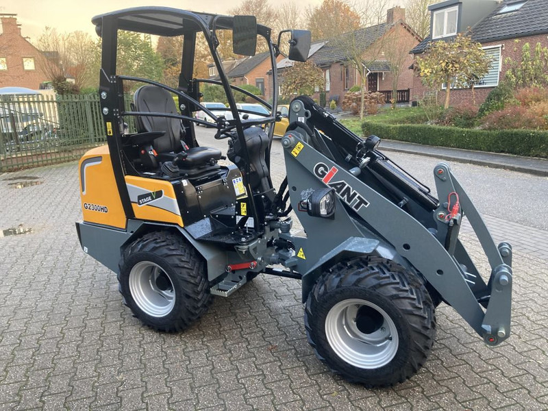 Giant G2300 HD - Компактный фронтальный погрузчик: фото 5 Giant G2300 HD - Компактный фронтальный погрузчик: фото 5