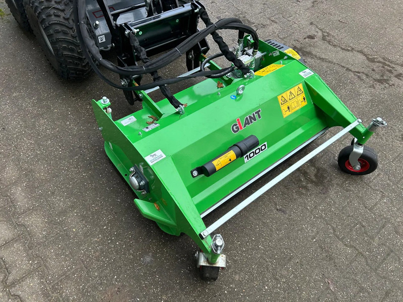 Giant SK252D + klepelmaaier - Компактный фронтальный погрузчик: фото 5 Giant SK252D + klepelmaaier - Компактный фронтальный погрузчик: фото 5