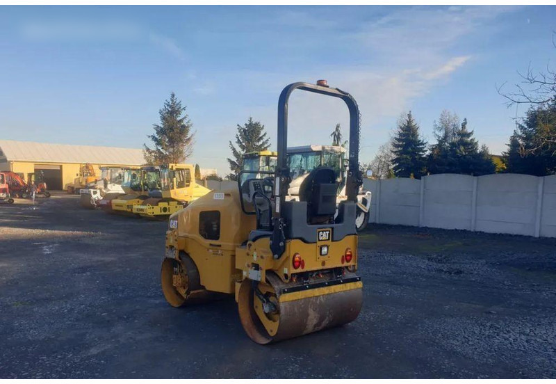 Caterpillar CB 24B road roller - Каток: фото 4 Caterpillar CB 24B road roller - Каток: фото 4