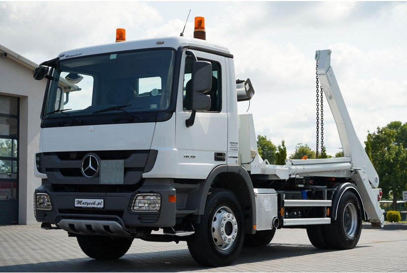 Mercedes-Benz ACTROS 1836 / 4X2 / BRAMOWIEC / PALFINGER M12T / EURO 6 / SPROW - Портальный бункеровоз: фото 1 Mercedes-Benz ACTROS 1836 / 4X2 / BRAMOWIEC / PALFINGER M12T / EURO 6 / SPROW - Портальный бункеровоз: фото 1