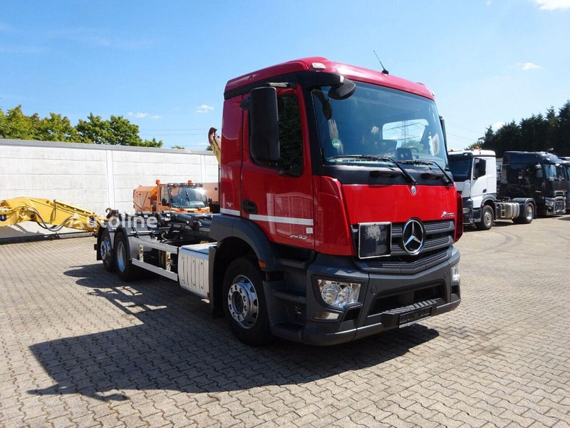 Mercedes-Benz Antos 2532 - Hook lift truck - Крюковой мультилифт: фото 2 Mercedes-Benz Antos 2532 - Hook lift truck - Крюковой мультилифт: фото 2