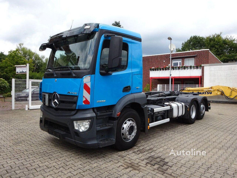 Mercedes-Benz Antos 2533 - Hook lift truck 6x2 - Крюковой мультилифт: фото 2 Mercedes-Benz Antos 2533 - Hook lift truck 6x2 - Крюковой мультилифт: фото 2