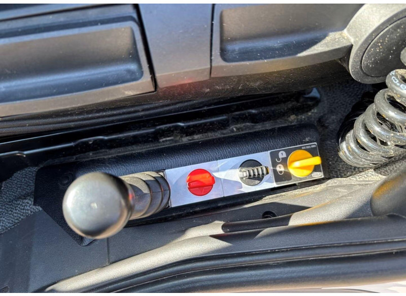 Самосвал, Автоманипулятор Mercedes-Benz Arocs 1840 - 3 way tipper truck + crane: фото 18 Самосвал, Автоманипулятор Mercedes-Benz Arocs 1840 - 3 way tipper truck + crane: фото 18